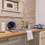 Oleander Apartment
