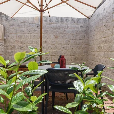 Oleander Center Apartment