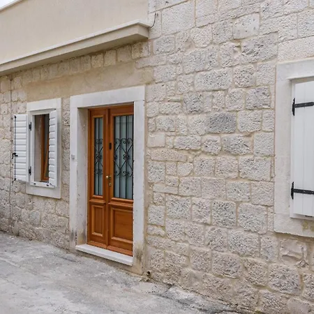 Oleander Center Trogir