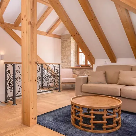 Oleander Center Trogir